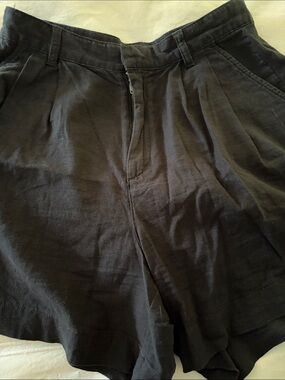 GAP Black High-Waist Pleated Shorts